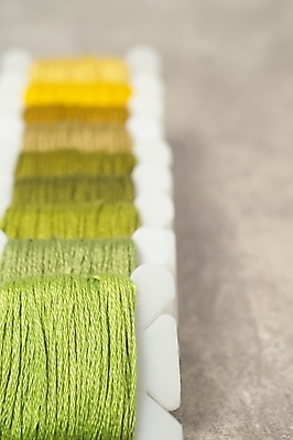 포토 JPG 스튜디오촬영 생활용품 사람없음 실 바느질도구 오브젝트 십자수 십자수바늘 보빈 국내포토 실내 실타래 파일형식