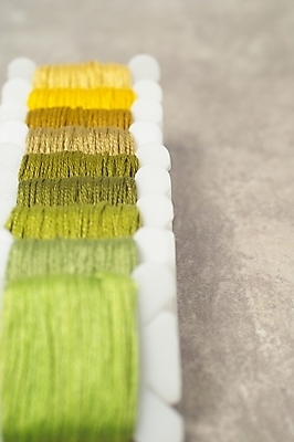 포토 JPG 스튜디오촬영 생활용품 사람없음 실 바느질도구 오브젝트 십자수 십자수바늘 보빈 국내포토 실내 실타래 파일형식