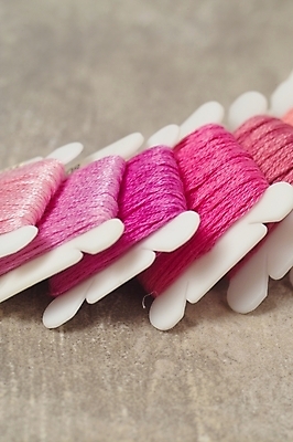 포토 JPG 스튜디오촬영 생활용품 사람없음 실 바느질도구 오브젝트 십자수 십자수바늘 보빈 국내포토 실내 실타래 파일형식