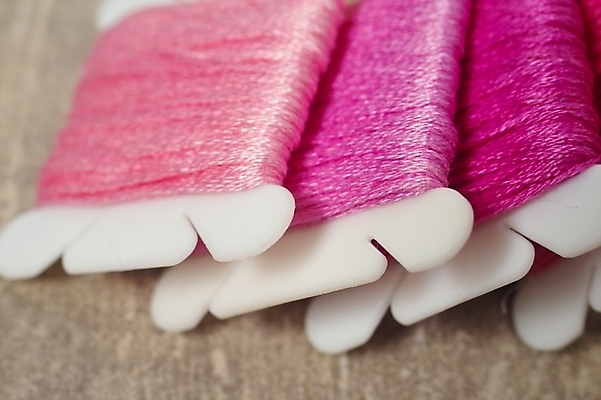 포토 JPG 스튜디오촬영 생활용품 사람없음 실 바느질도구 오브젝트 십자수 십자수바늘 보빈 국내포토 실내 실타래 파일형식