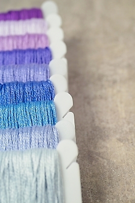 포토 JPG 스튜디오촬영 생활용품 사람없음 실 바느질도구 오브젝트 십자수 십자수바늘 보빈 국내포토 실내 실타래 파일형식