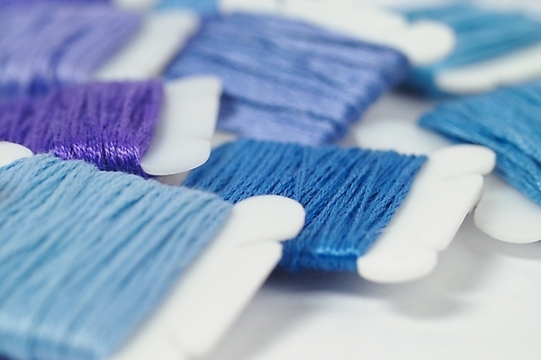 포토 JPG 스튜디오촬영 생활용품 사람없음 실 바느질도구 오브젝트 십자수 십자수바늘 보빈 국내포토 실내 실타래 파일형식