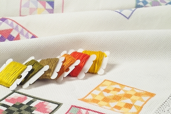 포토 JPG 스튜디오촬영 생활용품 도안 사람없음 직물 실 바느질도구 오브젝트 십자수 공단 십자수바늘 보빈 국내포토 실내 실타래 파일형식