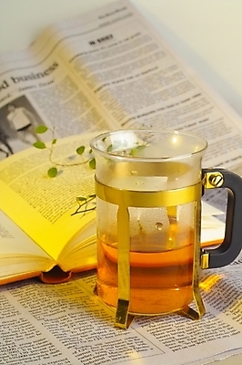 포토 JPG 스튜디오촬영 식물 커피 음식 잎 주방용품 사람없음 책 컵 전자제품 가전제품 신문 커피메이커 오브젝트 그라인더 커피여과기 국내포토 식기 음료 생활용품 실내 간행물 뉴스 커피용품 파일형식