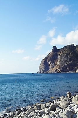포토 JPG 주간 바다 섬 백그라운드 자연 하늘 풍경 사람없음 야외 돌_바위 조약돌 바위 울릉도 곰바위 국내포토 자연요소 바위_돌 경상북도 생태계 파일형식