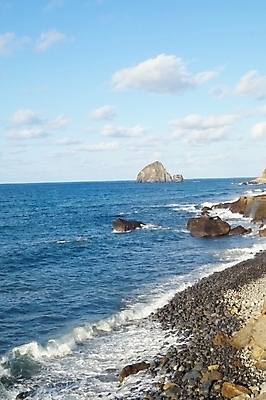 포토 JPG 주간 파도 바다 섬 백그라운드 자연 하늘 풍경 사람없음 야외 돌_바위 조약돌 바위 울릉도 공암 국내포토 자연요소 암석 경상북도 생태계 파일형식