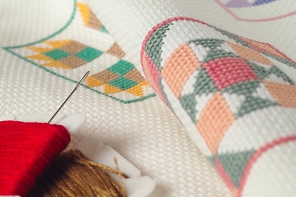 포토 JPG 스튜디오촬영 생활용품 도안 사람없음 직물 바늘 실 오브젝트 십자수 공단 십자수바늘 보빈 국내포토 실내 도구 실타래 파일형식