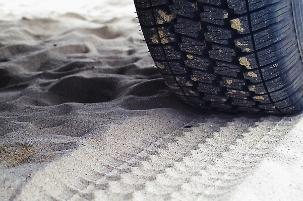 포토 JPG 주간 모래 자국 자동차 사람없음 야외 바퀴 바퀴자국 타이어 차량부품 국내포토 자연요소 육상교통 부속품 파일형식