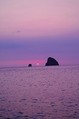 포토 JPG 주간 구름 바다 섬 백그라운드 자연 하늘 풍경 사람없음 야외 태양 일출 노을 일몰 저녁 울릉도 천부항 국내포토 자연요소 항구 야간 경상북도 생태계 파일형식