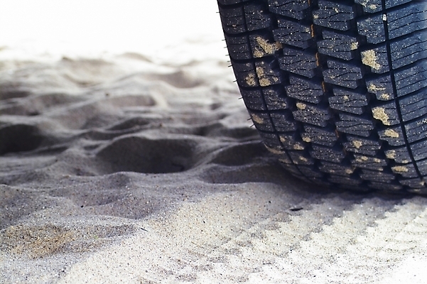 포토 JPG 주간 모래 자국 자동차 사람없음 야외 바퀴 바퀴자국 타이어 차량부품 국내포토 자연요소 육상교통 부속품 파일형식