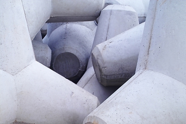 포토 JPG 주간 시설물 공공시설 현대건축 건축 바다 백그라운드 자연 사람없음 야외 항구 방파제 테트라포드 국내포토 자연요소 건축물 교통시설 시설 생태계 파일형식