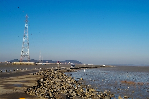 포토 JPG 주간 도로 길 선 육상교통 바다 섬 백그라운드 교통 자동차 자연 하늘 풍경 사람없음 야외 전선 제부도 화성시 국내포토 자연요소 교통수단 교통시설 생태계 경기도 화성_경기도 파일형식