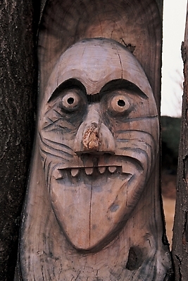 포토 JPG 주간 전통 종교 상징 조각 종교용품 전통소품 한국 사람없음 야외 무속 무속신앙용품 탈 하회탈 장승 수호신 마을수호신 조각_조소 국내포토 자연요소 아시아 가면 신_종교 오브젝트 조소 파일형식