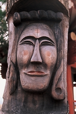 포토 JPG 주간 전통 종교 상징 조각 종교용품 전통소품 한국 근접촬영 사람없음 야외 무속 무속신앙용품 탈 하회탈 장승 수호신 각시탈 마을수호신 조소 국내포토 자연요소 아시아 뷰포인트 가면 미술 신_종교 오브젝트 파일형식