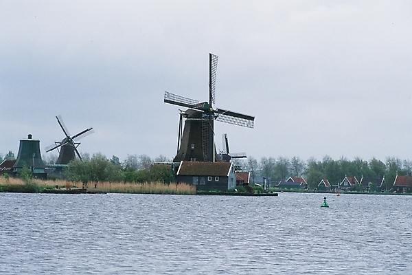 포토 해외풍경 해외 시설물 현대건축 건축 외국문화 주택 풍경 건물 강 풍차 풍력발전소 네덜란드문화 국내포토 건축물 문화 발전소 풍력에너지 유럽문화 파일형식