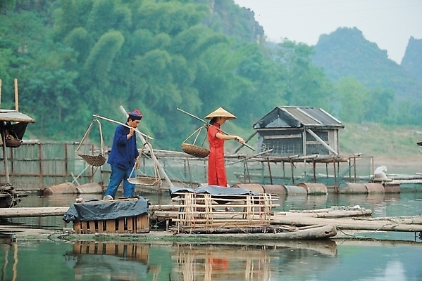 포토 외국인 해외풍경 해외 아시아 외국문화 자연 산 주택 사람 풍경 강 베트남 나무집 베트남문화 국내포토 동양문화 나라 문화 인종 건물 동남아시아 생태계 파일형식