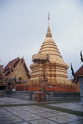 포토 JPG 주간 시설물 건축 종교 백그라운드 고건축 불교 유적 종교건축 유적지 사람없음 야외 탑 동양건축 궁전 문화재 석탑 왕궁 윈만멕왕궁 태국건축 국내포토 자연요소 전통 건축물 파일형식 동양