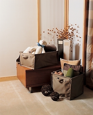 포토 JPG 웰빙 인형 생활용품 쿠션 실내 사람없음 장식 인테리어 상자 꽃병 곰인형 오브젝트 실타래 정리용소품 국내포토 디자인 꽃 내부 파일형식