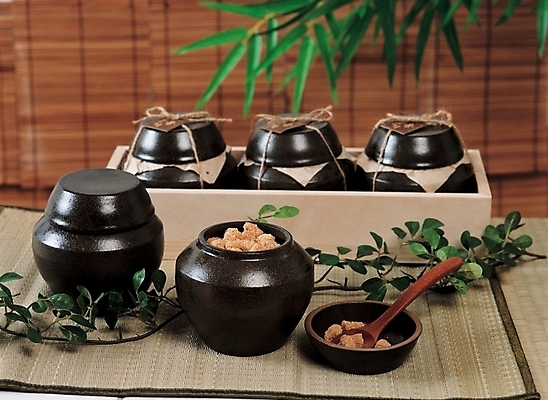 포토 JPG 접시 생활용품 주방용품 나뭇잎 실내 사람없음 장식 인테리어 숟가락 항아리 오브젝트 양념통 다용도용기 국내포토 식기 디자인 잎 수저 통 내부 도자기 용기_그릇 양념 파일형식