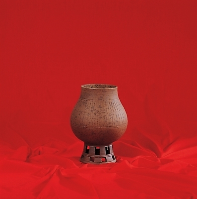 포토 JPG 한국문화 한국전통 전통 무늬 유적 유물 전통소품 실내 사람없음 문화재 항아리 도자기 신라 오브젝트 토기 회청토기 국내포토 동양문화 한국 내부 용기_그릇 한국사 파일형식