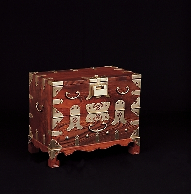 포토 JPG 한국문화 한국전통 전통 가구 생활용품 전통소품 자물쇠 실내 사람없음 장식 문화재 장롱 장 사물함 오브젝트 고가구 함 보석함 국내포토 동양문화 한국 내부 파일형식