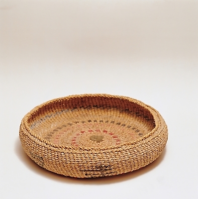 포토 JPG 한국문화 한국전통 전통 생활용품 전통소품 실내 사람없음 바구니 볏짚 공예 오브젝트 공예품 짚공예 국내포토 동양문화 한국 취미 내부 짚 파일형식