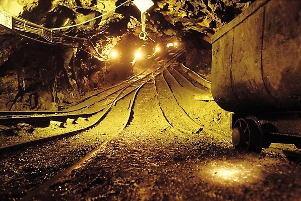 포토 JPG 시설물 공공시설 현대건축 건축 산업 길 육상교통 교통 조명 사람없음 야외 수레 기찻길 터널 동굴 광업 석탄 석탄광 탄광 탄광업 철도의날 국내포토 건축물 교통수단 카트 시설 파일형식 법정기념일