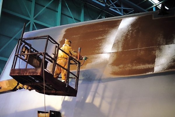 포토 JPG 남자 산업 노동자 실내 한명 사람 20대 성인 뒷모습 작업 색칠 칠 작업실 조선소 조선업 선박 남자만 남자한명만 성인남자만 청년만 청년남자만 청년남자한명만 성인한명만 성인남자한명만 성인만 국내포토 직업 1 뷰포인트 수상교통 청년 내부 파일형식