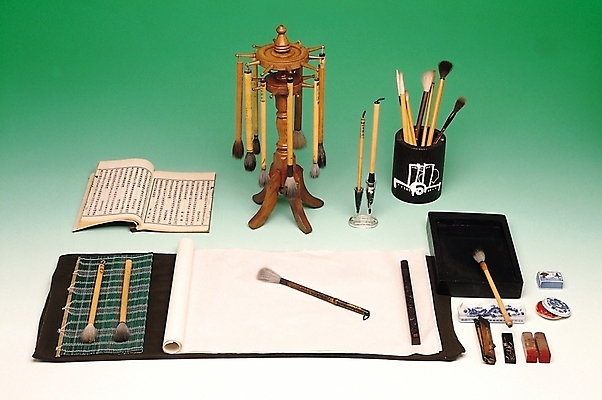 포토 JPG 유물 문구용품 전통소품 한국 실내 사람없음 책 붓 고서 오브젝트 벼루 문방사우 연적 국내포토 전통 아시아 서예 내부 파일형식