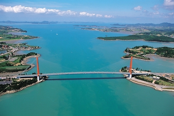 포토 JPG 주간 시설물 현대건축 건축 바다 섬 풍경 사람없음 야외 하이앵글 항공촬영 진도대교 가교 국내포토 자연요소 건축물 뷰포인트 다리_건축물 진도 파일형식