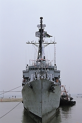 포토 JPG 주간 무기 바다 교통 수상교통 풍경 사람없음 야외 관광지 항구 화물선 군함 전투함 군함해상공원 삽교호 삽교호국민광관지 선박 국내포토 자연요소 교통수단 여행 배_교통 교통시설 해군 해상공원 파일형식 당진