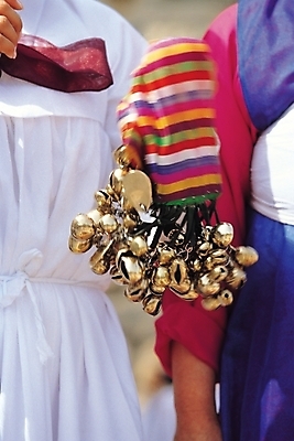 포토 JPG 주간 한국문화 한국전통 전통 전통문화 문화 종교용품 사람 야외 공연 종 방울 전통공연 구경 전통무용 무속 무속신앙용품 민속 굿 무구 무당 무당춤 국내포토 자연요소 동양문화 종교 한국 이벤트 장식 춤 파일형식