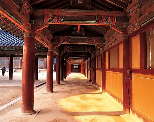 포토 JPG 주간 한국문화 한국전통 전통 문양 시설물 건축 고건축 무늬 야외 전통무늬 동양건축 세계문화유산 문화재 기둥 사찰 불국사 금당사 회랑 국내포토 자연요소 동양문화 건축물 종교건축 한국 복도 전라북도 경상북도 랜드마크 파일형식 동양