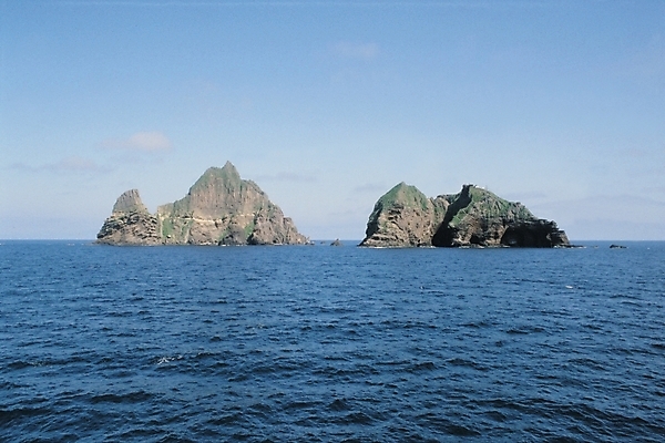 포토 JPG 주간 구름 물결 바다 섬 자연 하늘 풍경 사람없음 야외 돌산 독도 국내포토 자연요소 산 한국 생태계 파일형식