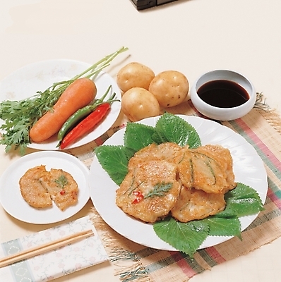 포토 JPG 한국문화 한국전통 한식 음식 채소 고추 감자 한국 실내 요리 사람없음 당근 전 깻잎 간장 부침개 부침 감자부침개 감자빈대떡 빈대떡 감자전 쑥 국내포토 동양문화 전통 아시아 뿌리채소 떡 내부 양념 파일형식