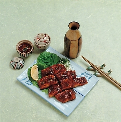 포토 JPG 한식 음식 외국문화 일본문화 젓가락 한국 실내 요리 사람없음 구이 안주 고등어 생선양념구이 술상 양념구이 일본음식 국내포토 동양문화 아시아 문화 수저 어류 내부 파일형식