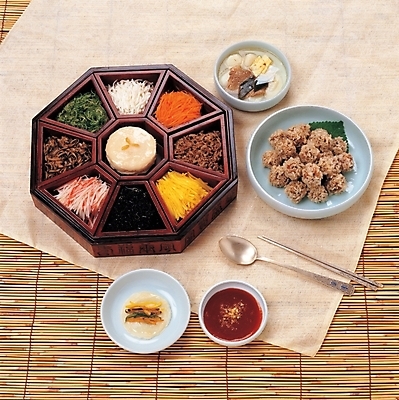 포토 JPG 한국문화 한국전통 한식 음식 젓가락 한국 수저 실내 요리 사람없음 숟가락 미트볼 국 구절판 궁중음식 전병 초고추장 국내포토 동양문화 전통 식기 아시아 내부 과자 전통음식 양념 파일형식