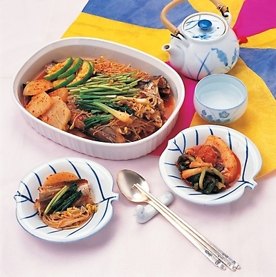 포토 JPG 한국문화 그릇 한식 음식 젓가락 주전자 반찬 수저 실내 요리 사람없음 숟가락 안주 매운탕 북어찌개 사각보 생선찌개 정종 국내포토 동양문화 식기 주방용품 한국 내부 찌개 탕 파일형식