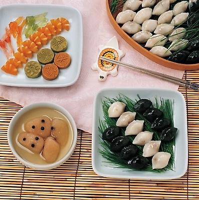 포토 JPG 접시 한식 젓가락 나뭇잎 디저트 떡 한국 실내 사람없음 전통음식 송편 한과 솔잎 약과 채반 배숙 유밀과 전통다과 국내포토 전통 그릇 식기 아시아 음식 잎 수저 내부 다과 파일형식