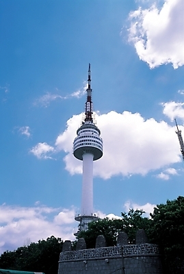 포토 구름 시설물 현대건축 건축 하늘 탑 남산타워 국내포토 자연요소 건축물 남산 파일형식