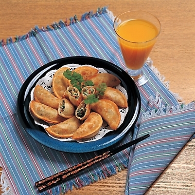 포토 JPG 음식 젓가락 잔 실내 요리 사람없음 중식 주스 튀김 식탁보 만두 딤섬 야채파이 야채파이튀김 튀김만두 국내포토 식기 음료 수저 내부 파일형식