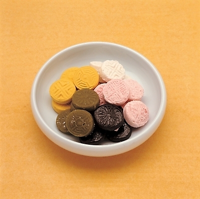 포토 JPG 접시 한식 디저트 실내 사람없음 과자 전통음식 약과 다과 다식 오색다식 유밀과 전통다과 국내포토 전통 식기 음식 내부 파일형식