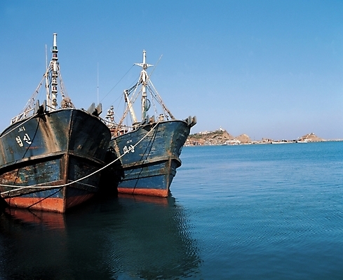 포토 JPG 주간 산업 바다 백그라운드 교통 수상교통 하늘 어업 풍경 사람없음 야외 어선 조선업 선박 국내포토 자연요소 교통수단 배_교통 파일형식