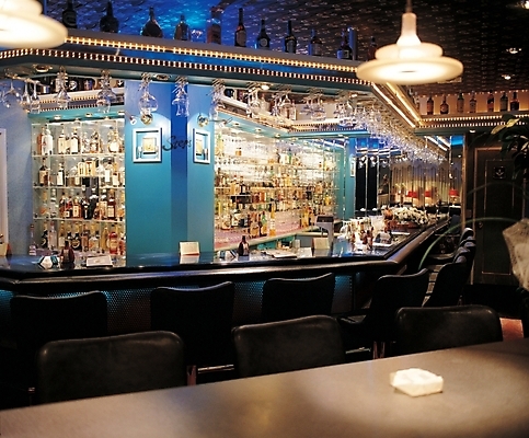 포토 JPG 시설물 건축 산업 백그라운드 조명 실내 사람없음 인테리어 카페 병 서비스업 칵테일바 국내포토 직업 식기 건축물 디자인 내부 상점 선술집 파일형식