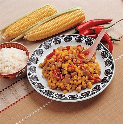 포토 JPG 접시 음식 채소 고추 곡류 실내 옥수수 요리 사람없음 숟가락 샐러드 사발 쌀밥 공기밥 옥수수볶음 콘샐러드 일본음식 옥수수콘 국내포토 식기 밥 수저 내부 사기그릇 볶음 파일형식