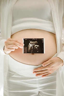 포토 JPG 스튜디오촬영 여자 엄마 실내 사랑 한명 서기 들기 상반신 앞모습 30대 희망 임산부 한국인 보호 준비 설레임 초음파사진 복부 성인여자만 성인여자한명만 장년여자한명만 국내포토 1 감정 뷰포인트 컨셉 가족 모션 사람 동양인 내부 신체부위 장년 임신 여자만 여자한명만 장년여자만 성인만 파일형식