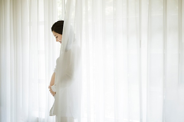 포토 JPG 스튜디오촬영 여자 엄마 실내 사랑 한명 서기 미소 상반신 옆모습 30대 희망 임산부 한국인 커튼 보호 준비 설레임 성인여자만 성인여자한명만 장년여자한명만 국내포토 1 감정 뷰포인트 컨셉 가족 모션 표정 사람 동양인 내부 장년 임신 여자만 여자한명만 장년여자만 성인만 파일형식