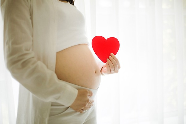 포토 JPG 스튜디오촬영 여자 엄마 실내 사랑 한명 서기 들기 상반신 옆모습 30대 희망 임산부 한국인 하트 보호 준비 설레임 복부 성인여자만 성인여자한명만 장년여자한명만 국내포토 모양 1 감정 뷰포인트 컨셉 가족 모션 사람 동양인 내부 신체부위 장년 임신 여자만 여자한명만 장년여자만 성인만 파일형식