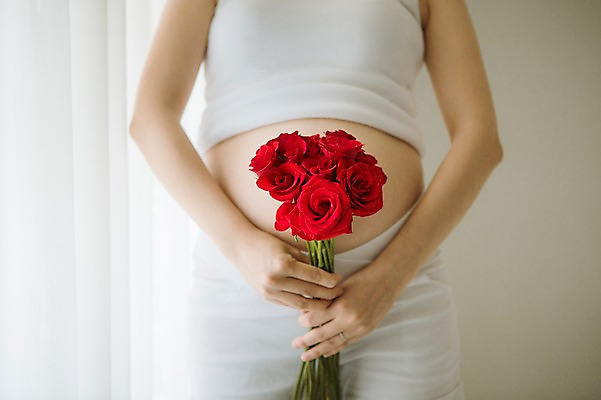 포토 JPG 스튜디오촬영 여자 엄마 실내 사랑 한명 서기 들기 상반신 앞모습 30대 장미 희망 임산부 한국인 보호 준비 설레임 성인여자만 성인여자한명만 장년여자한명만 국내포토 1 꽃 감정 뷰포인트 컨셉 가족 모션 사람 동양인 내부 장년 임신 여자만 여자한명만 장년여자만 성인만 파일형식