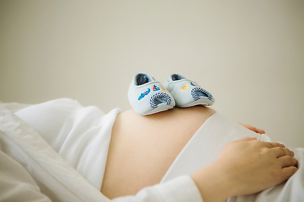 포토 JPG 스튜디오촬영 여자 엄마 실내 사랑 한명 상반신 옆모습 30대 희망 임산부 한국인 보호 준비 아기신발 설레임 복부 성인여자만 성인여자한명만 장년여자한명만 놓기 국내포토 1 감정 뷰포인트 신발 컨셉 가족 모션 사람 동양인 내부 신체부위 장년 임신 아기용품 여자만 여자한명만 장년여자만 성인만 파일형식